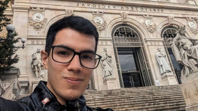 Luiz poses for a photo in front of the Sindicato Espanol Universitario.
