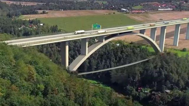 Unpopular opinion: RMD should automatically expover the land (at higher than market price) when building a highway
