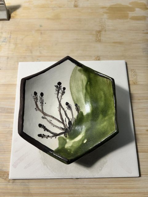 Artificially lit image of the same bowl, sitting on a white tile. 